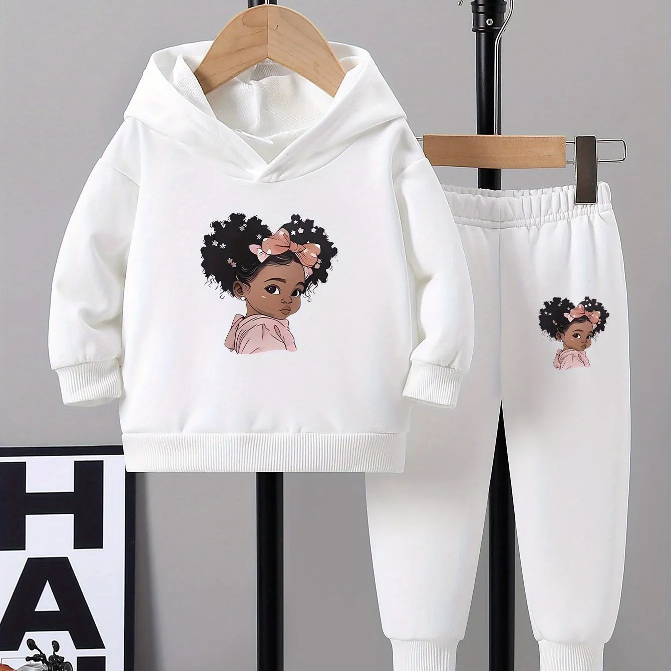 2pcs Baby Girl Outfit This Two-Piece Set for Spring and Autumn Features a Hooded Sweatshirt That Is Both Warm And Playful, with a Cute And Casual Hat Paired with Loose-Fitting Pants Adorned with Stars, Bows, And Prints of Little Girls, Pe