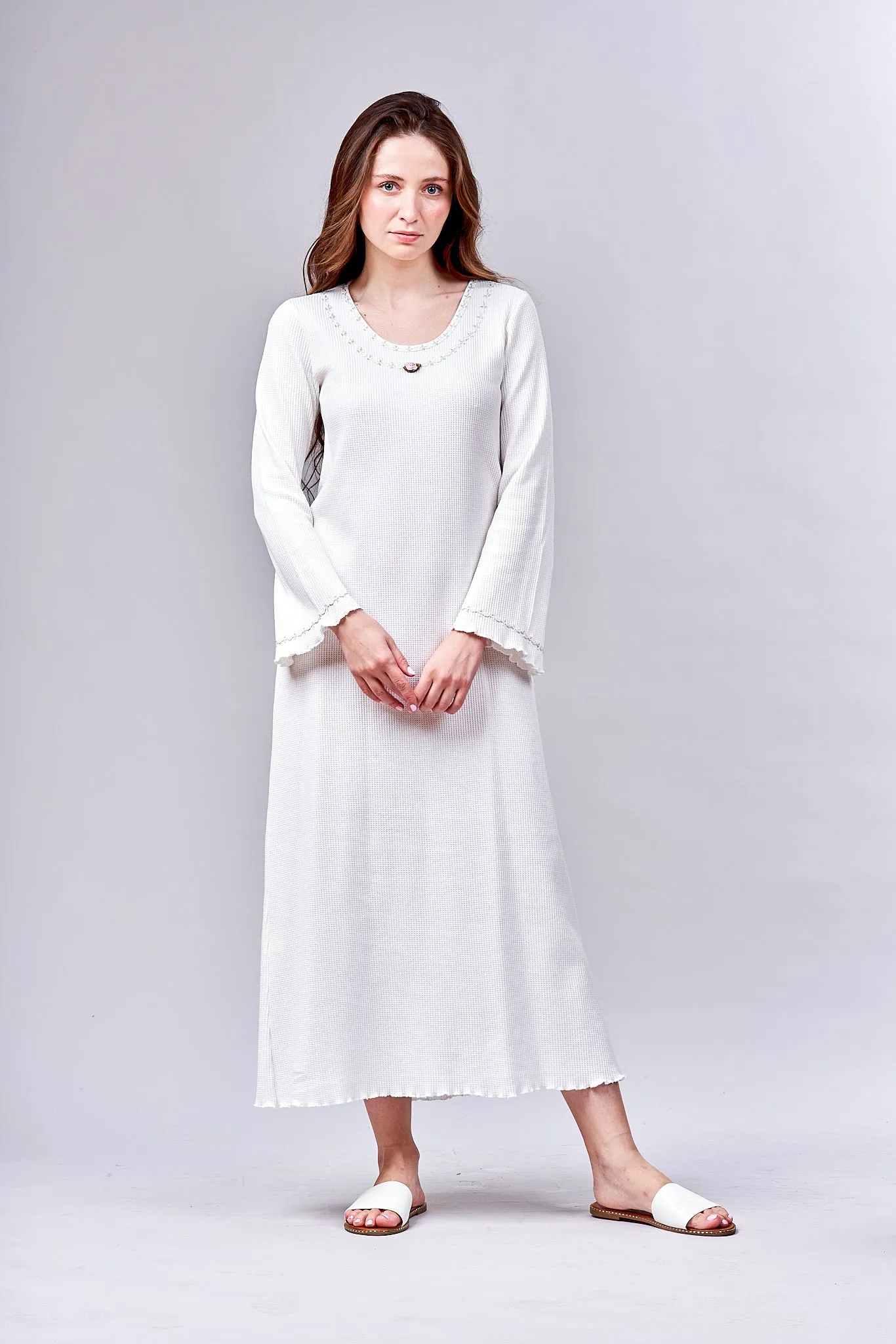 8502 Long gown with long sleeves