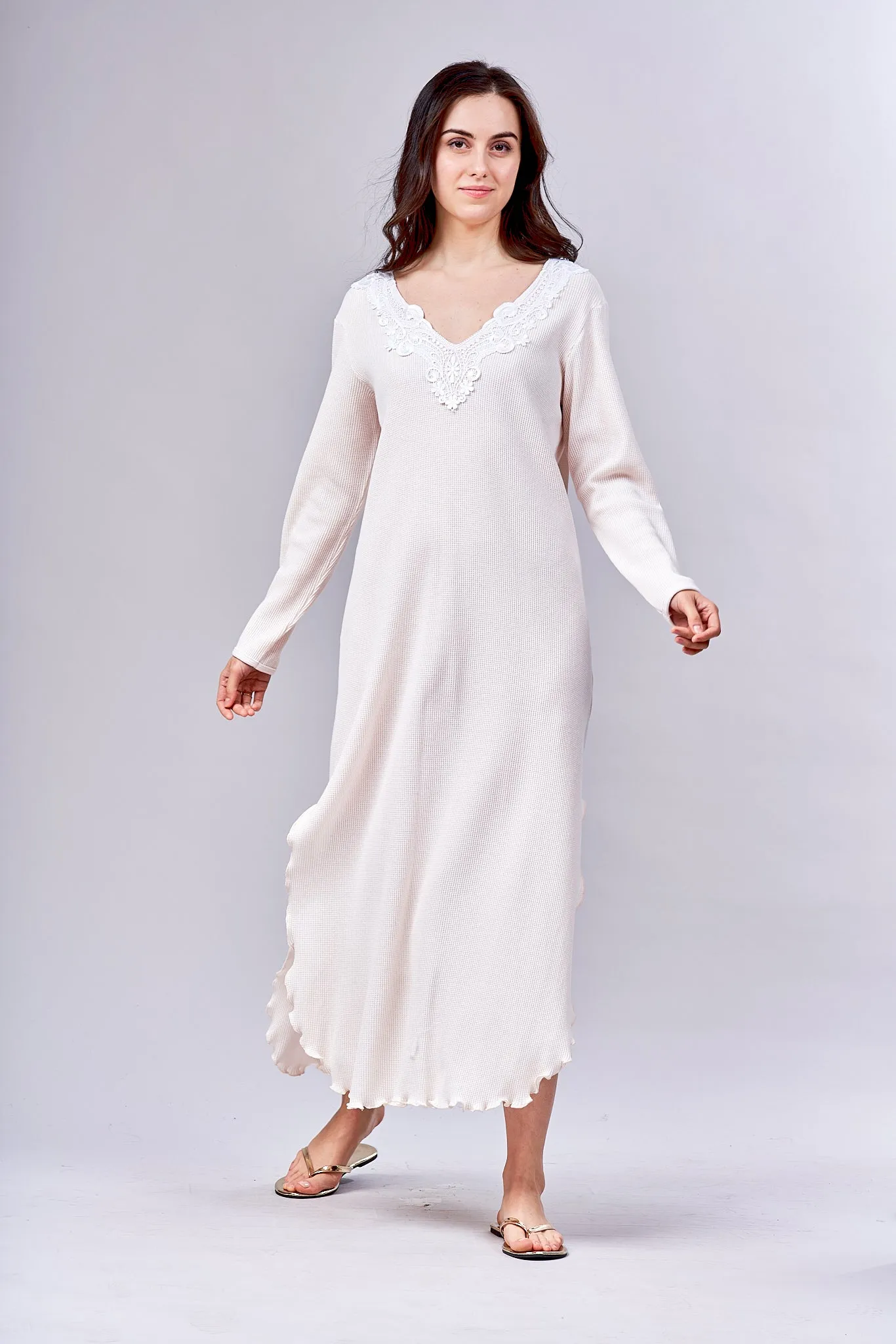 8506 Long gown with Venice lace