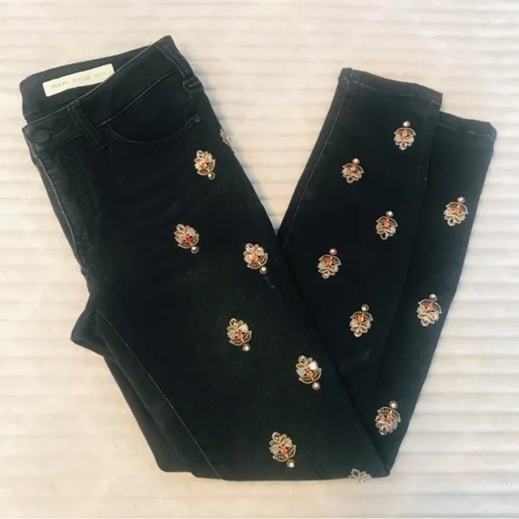 Anthropologie Pilcro Black Script Rhinestone Beaded Embellished Jeans 26 P Short