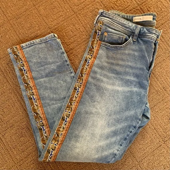 ANTHROPOLOGY PILCRO BOHO TAPESTRY TRIM JEANS SLIM BOYFRIEND SIZE 30