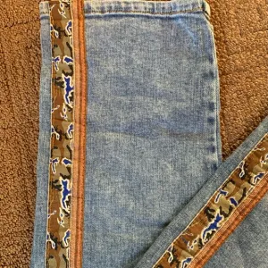 ANTHROPOLOGY PILCRO BOHO TAPESTRY TRIM JEANS SLIM BOYFRIEND SIZE 30
