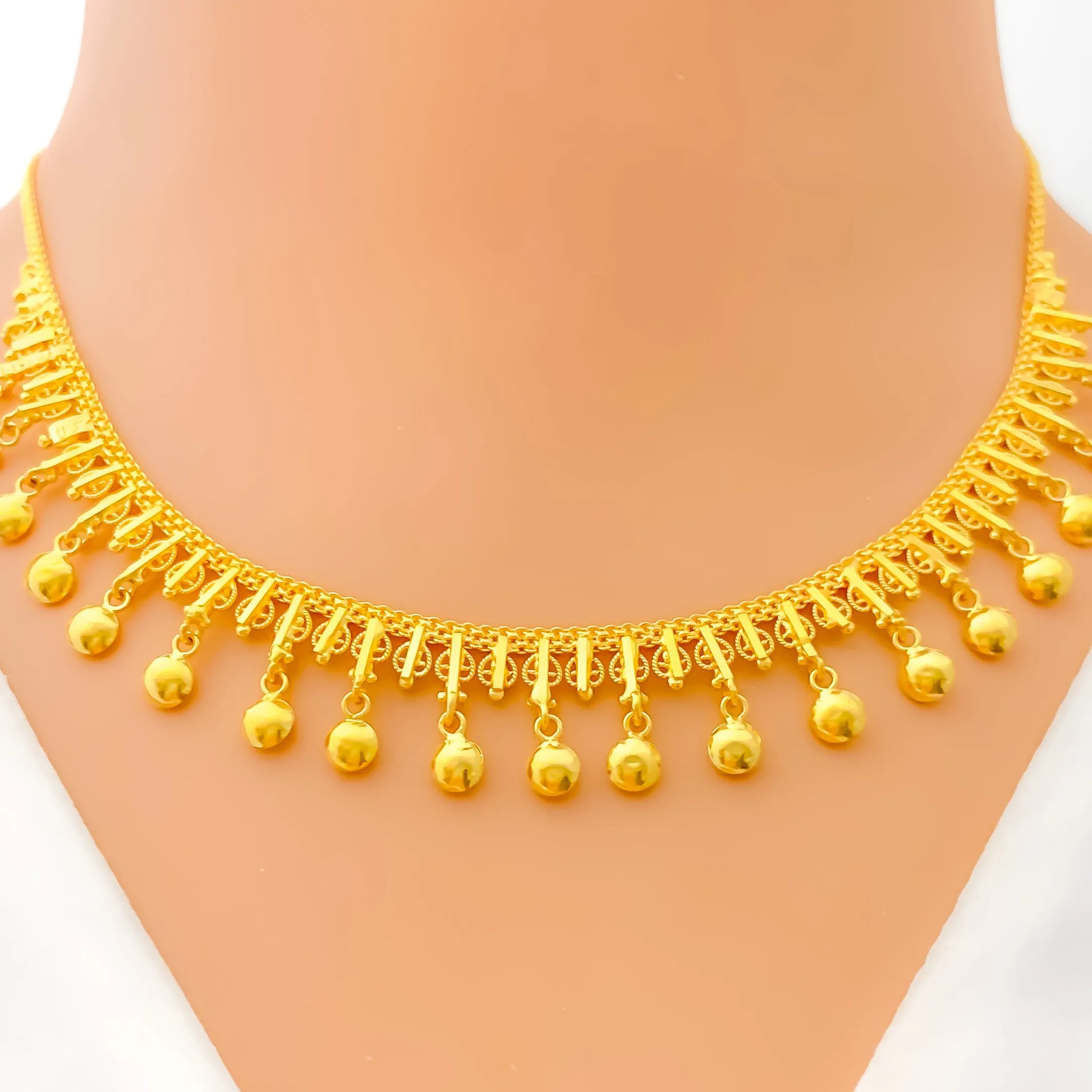 Dazzling Striped 22k Gold Charming Necklace Set