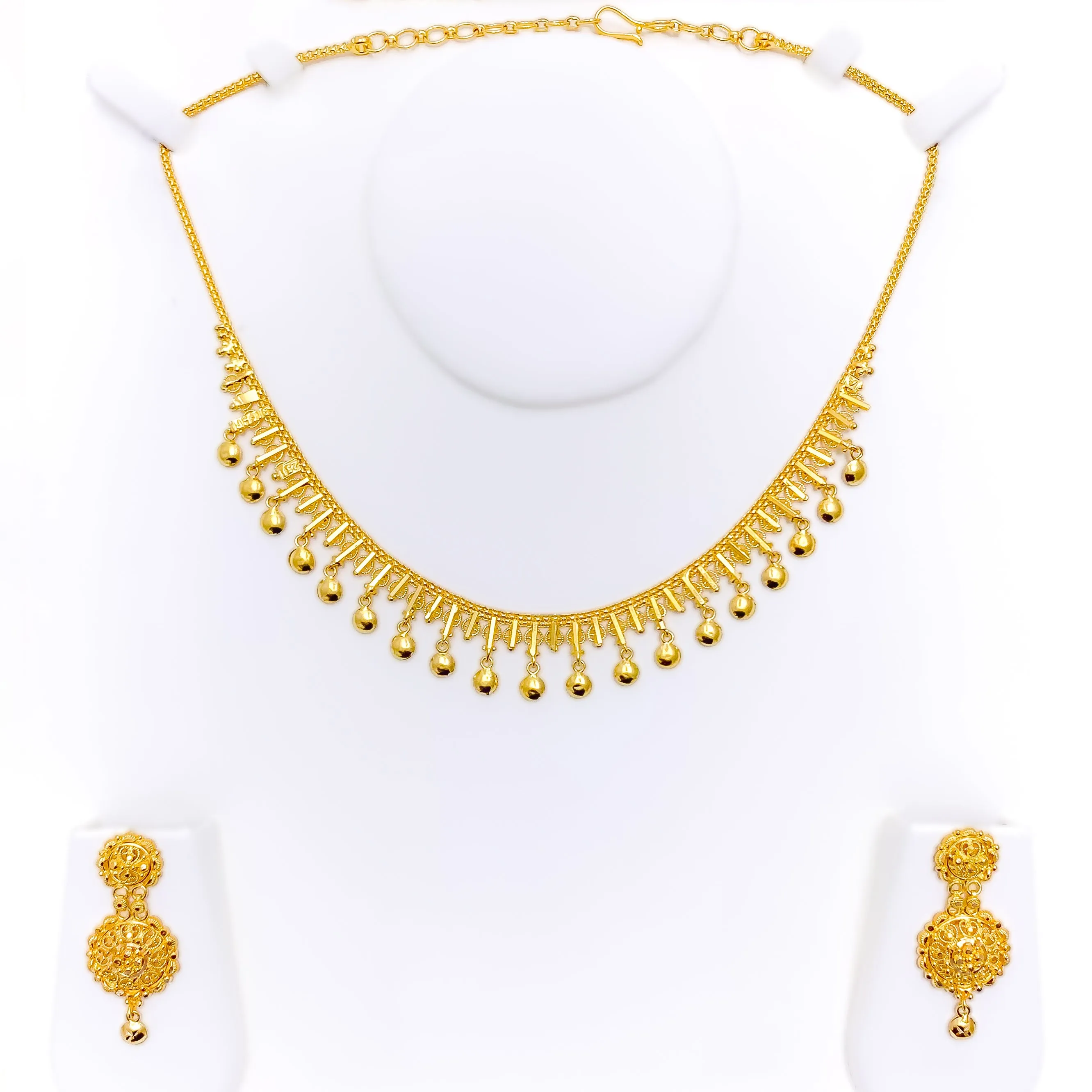 Dazzling Striped 22k Gold Charming Necklace Set
