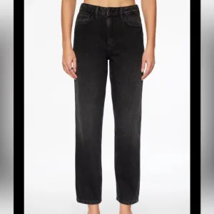 Dynamite Justina Rhinestone Straight Leg Jeans *NWT*