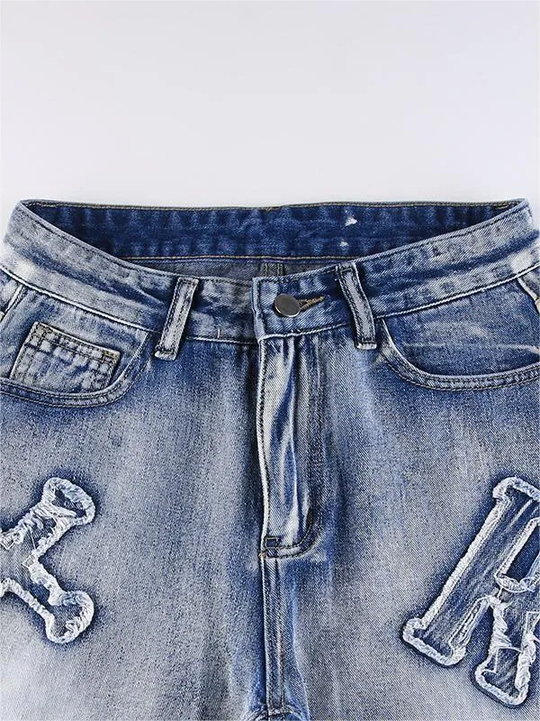 Faded Boyfriend Jeans mit Buchstaben Patch