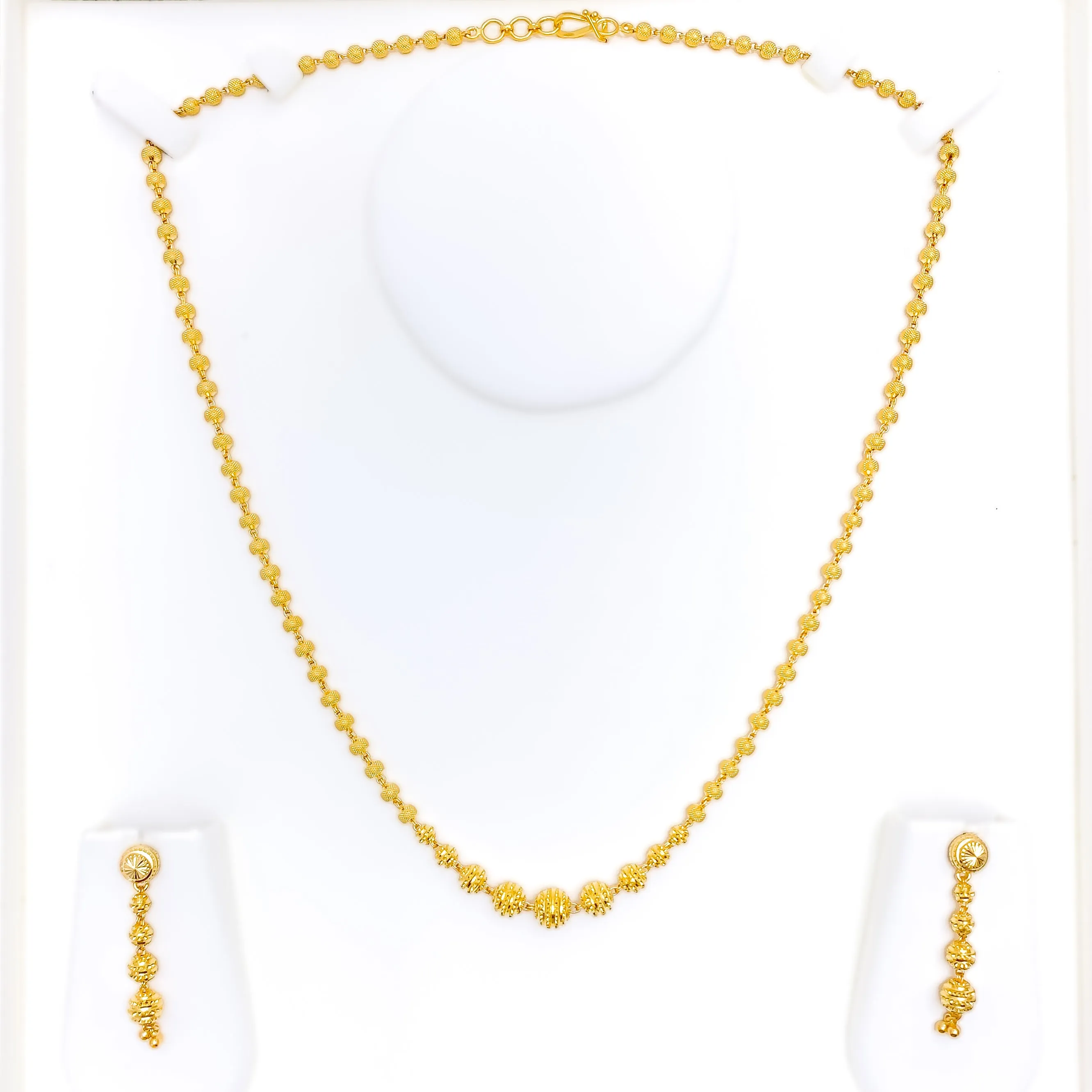 Impeccable Striped 22k Gold Lara Necklace Set