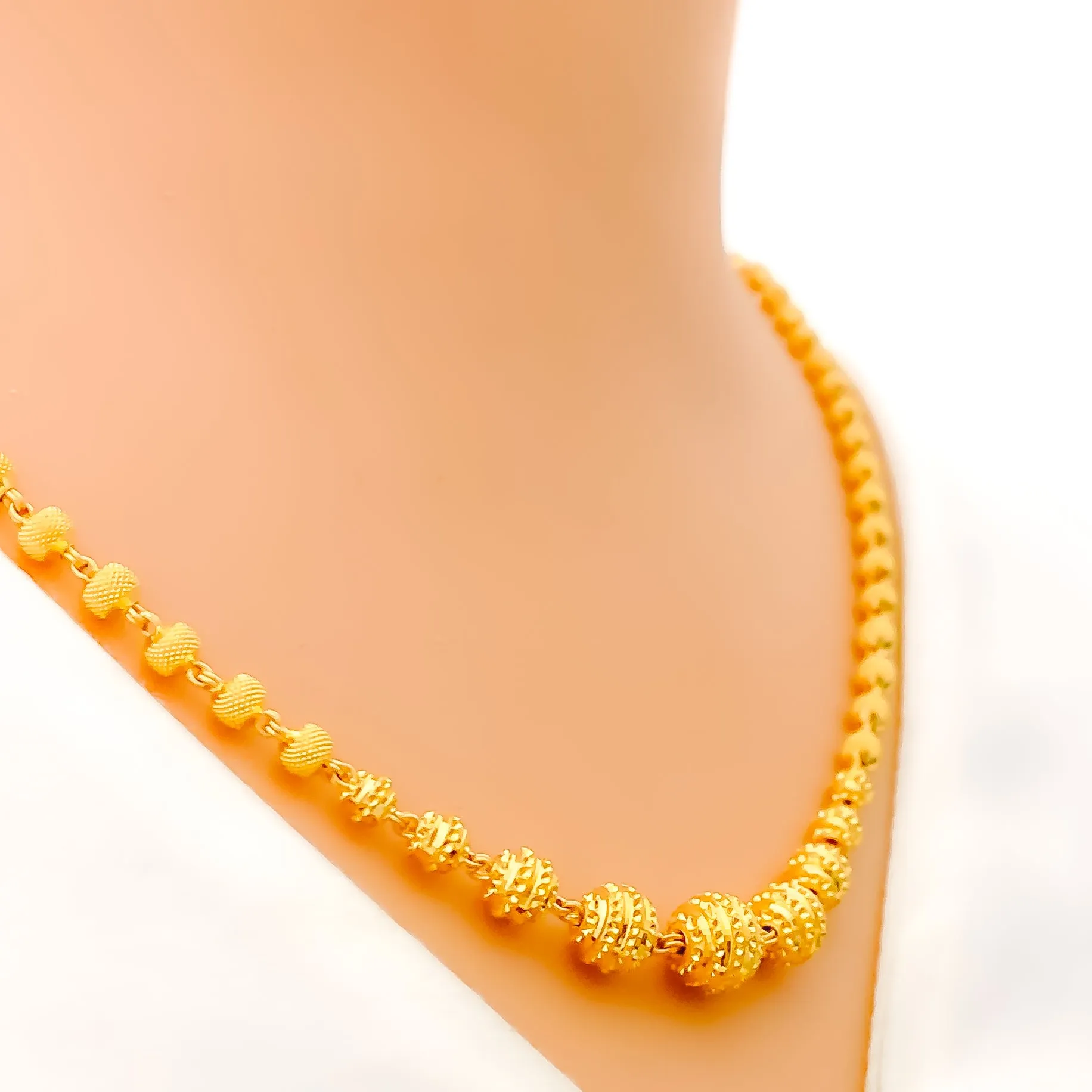 Impeccable Striped 22k Gold Lara Necklace Set