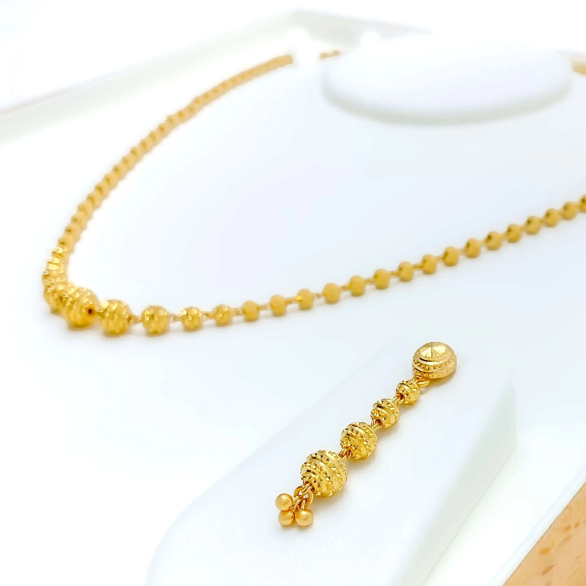 Impeccable Striped 22k Gold Lara Necklace Set