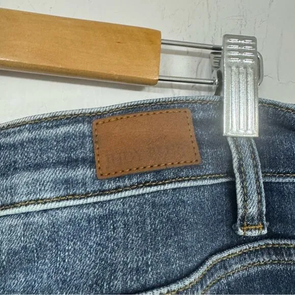 Judy Blue Boyfriend Fit Distressed Jeans Womens 29 High Rise Loose Fit Bleach