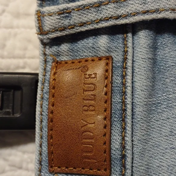 Judy Blue Light Wash Boyfriend Fit Jeans  Size 13/31 JB8878