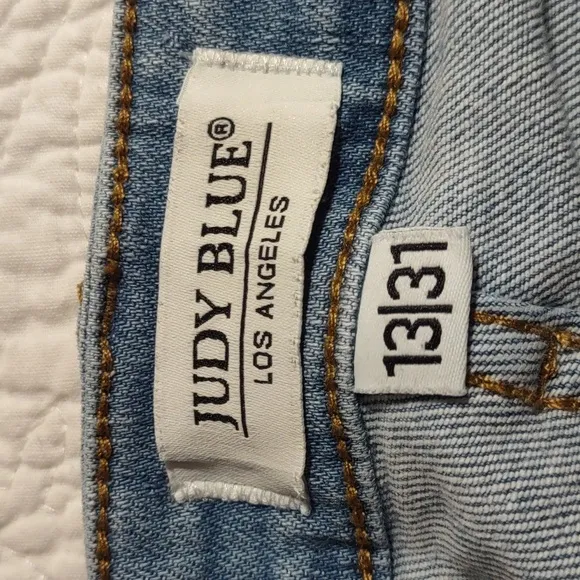 Judy Blue Light Wash Boyfriend Fit Jeans  Size 13/31 JB8878