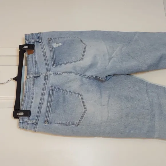 Judy Blue Light Wash Boyfriend Fit Jeans  Size 13/31 JB8878