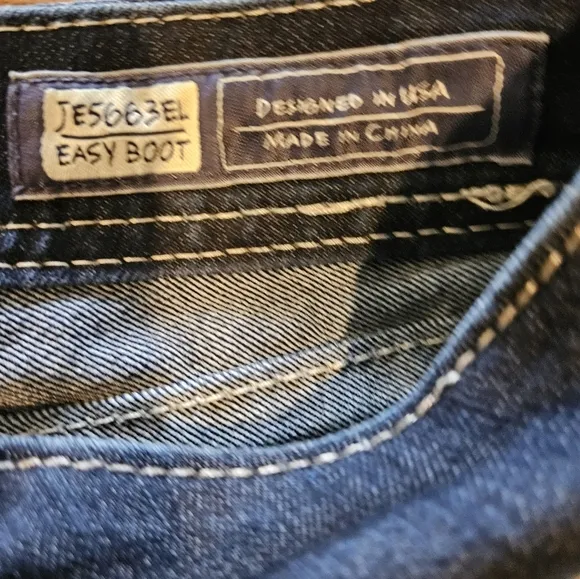 MISS ME EASY BOOT MID-RISE BLING JEANS EXCLUSIVE FOR BUCKLE JEANS SIZE 28