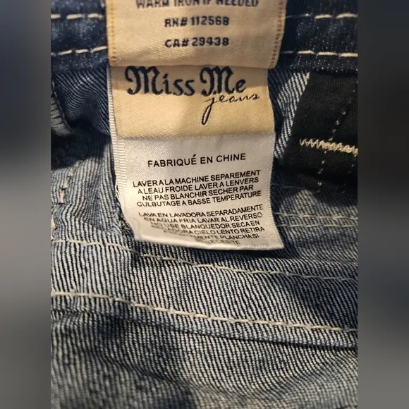 MISS ME EASY BOOT MID-RISE BLING JEANS EXCLUSIVE FOR BUCKLE JEANS SIZE 28