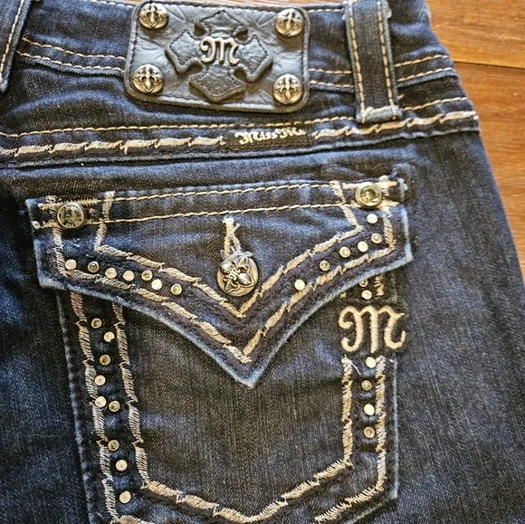 MISS ME EASY BOOT MID-RISE BLING JEANS EXCLUSIVE FOR BUCKLE JEANS SIZE 28