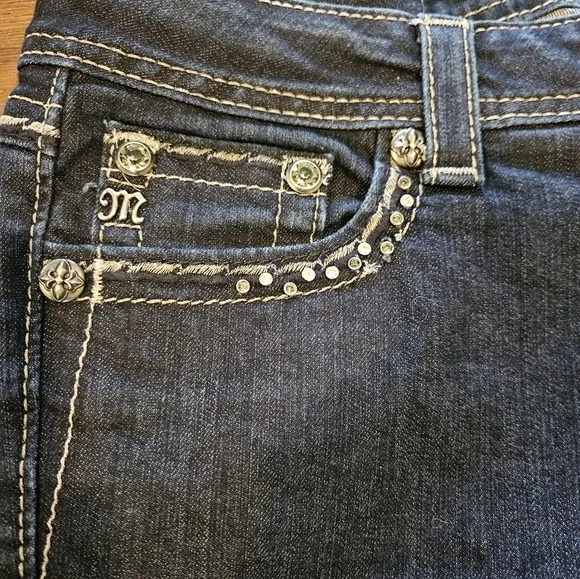 MISS ME EASY BOOT MID-RISE BLING JEANS EXCLUSIVE FOR BUCKLE JEANS SIZE 28