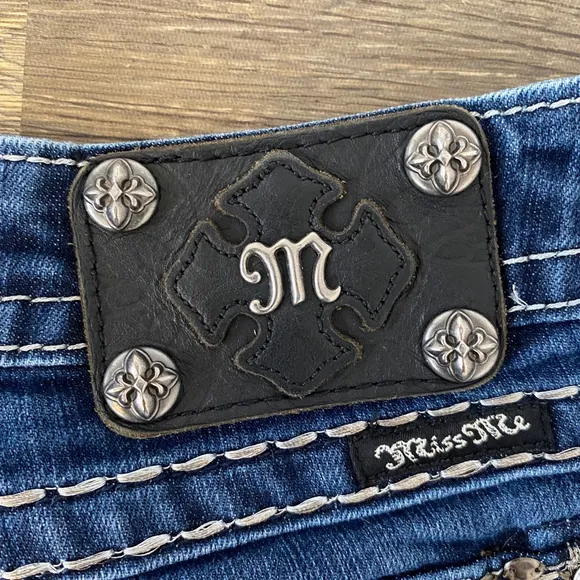 Miss Me Jeans Women’s Size 29 Blue Straight Flap Pockets Embellished Gemstones