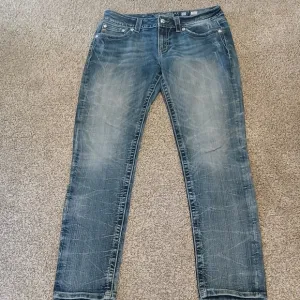Miss Me Mid-Rise Signature Skinny Angel Wing Embellished Denim Jeans Women's 32