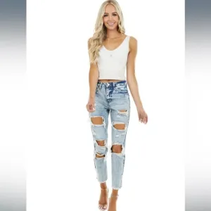 New with tags Kancan high rise light acid wash distressed boyfriend jeans size 9
