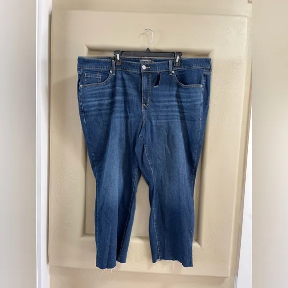 NWT Torrid Crop Boyfriend Jeans Size 24
