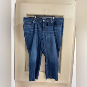 NWT Torrid Crop Boyfriend Jeans Size 24