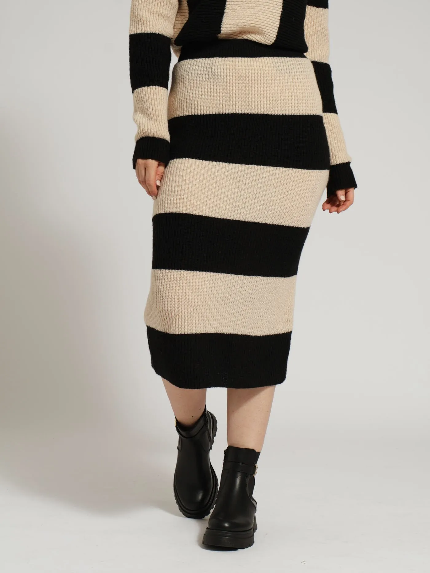 Pull On Striped Waffle Knit Skirt - Black/Beige