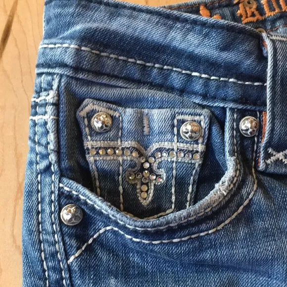 ROCK REVIVAL | Sara Capri Jeans Rhinestone Embellished