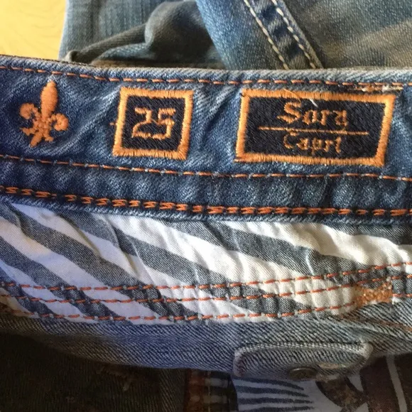 ROCK REVIVAL | Sara Capri Jeans Rhinestone Embellished