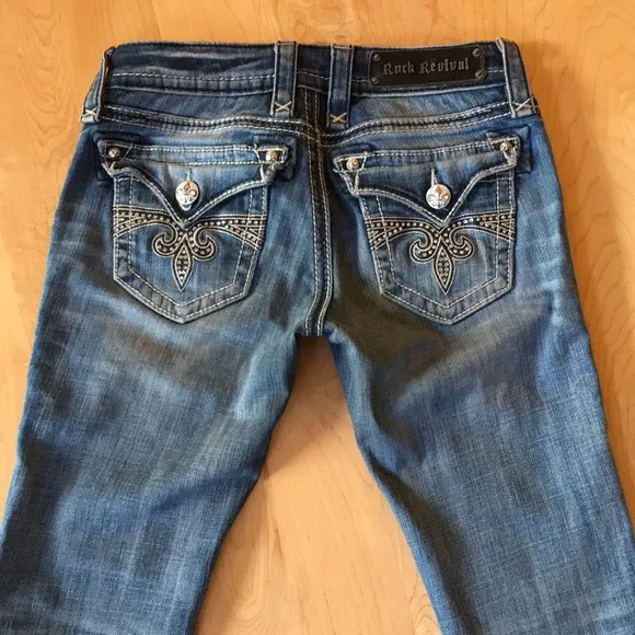 ROCK REVIVAL | Sara Capri Jeans Rhinestone Embellished