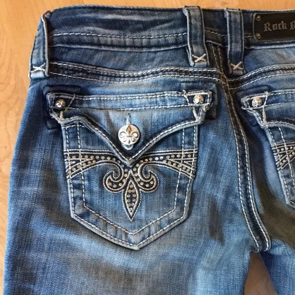 ROCK REVIVAL | Sara Capri Jeans Rhinestone Embellished