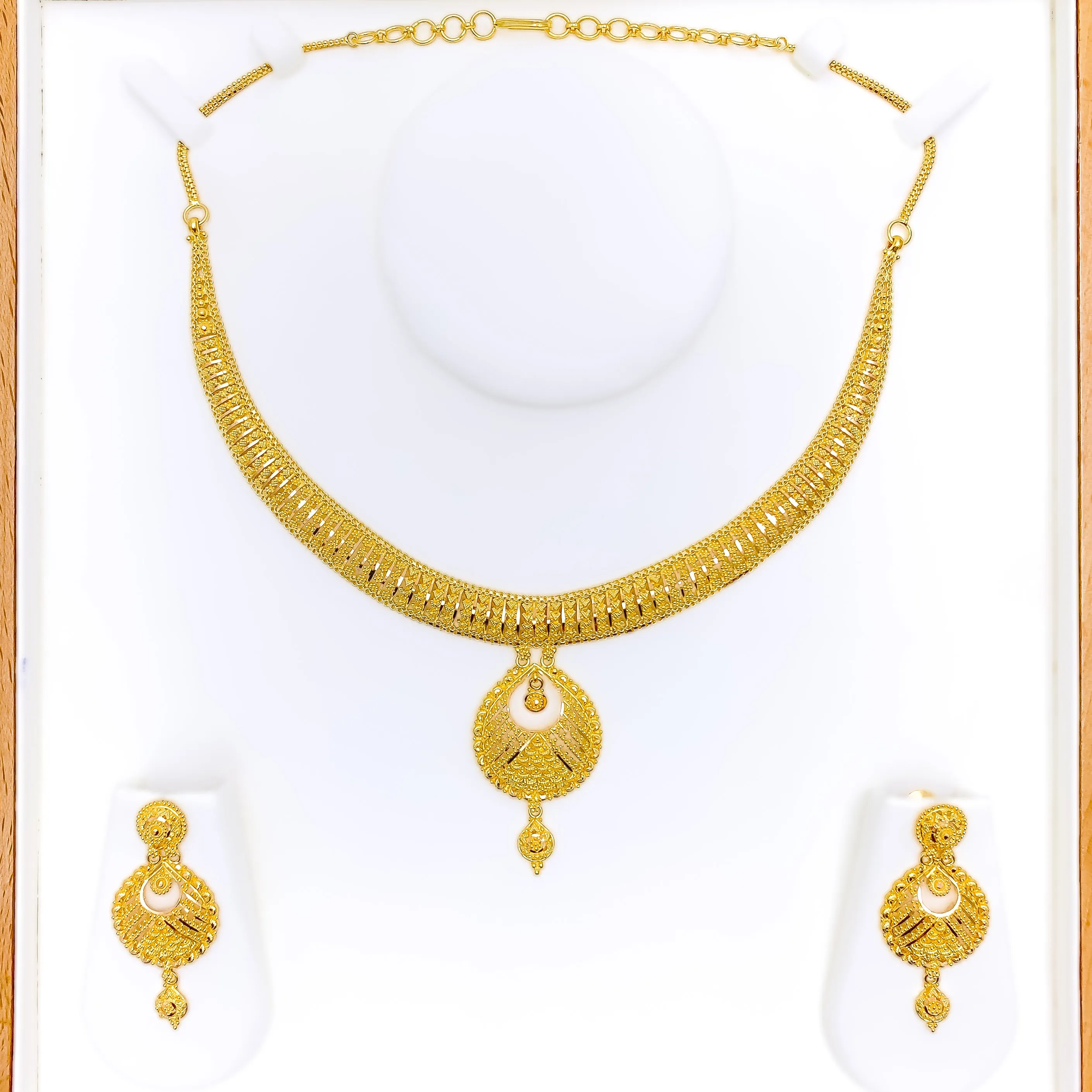 Shiny Striped Open Drop 22k Gold Necklace Set