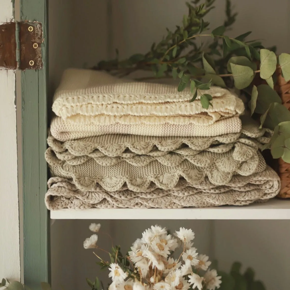 Stripe Knitted Scalloped Organic Cotton Blanket (Oat Melange)