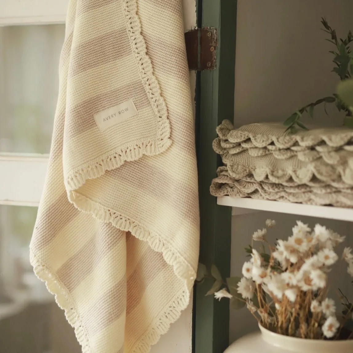 Stripe Knitted Scalloped Organic Cotton Blanket (Oat Melange)