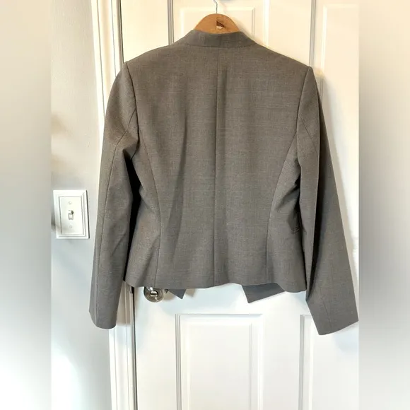 Theory Lindrayia grey wool blend blazer, size 10 in excellent condition!