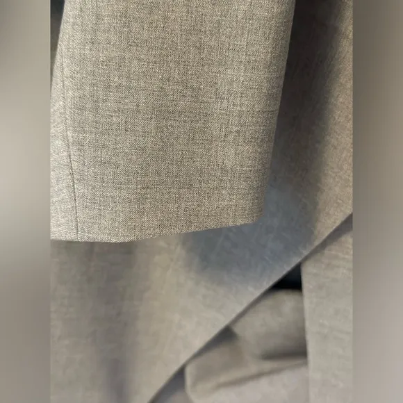 Theory Lindrayia grey wool blend blazer, size 10 in excellent condition!