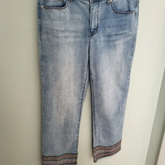 Tribal Audrey Embroidered Hem Crop Denim Jeans Size 6 Embellished