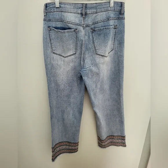 Tribal Audrey Embroidered Hem Crop Denim Jeans Size 6 Embellished