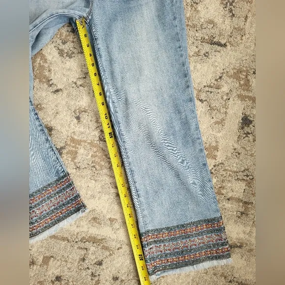 Tribal Audrey Embroidered Hem Crop Denim Jeans Size 6 Embellished