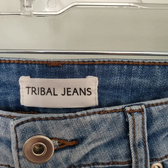 Tribal Audrey Embroidered Hem Crop Denim Jeans Size 6 Embellished