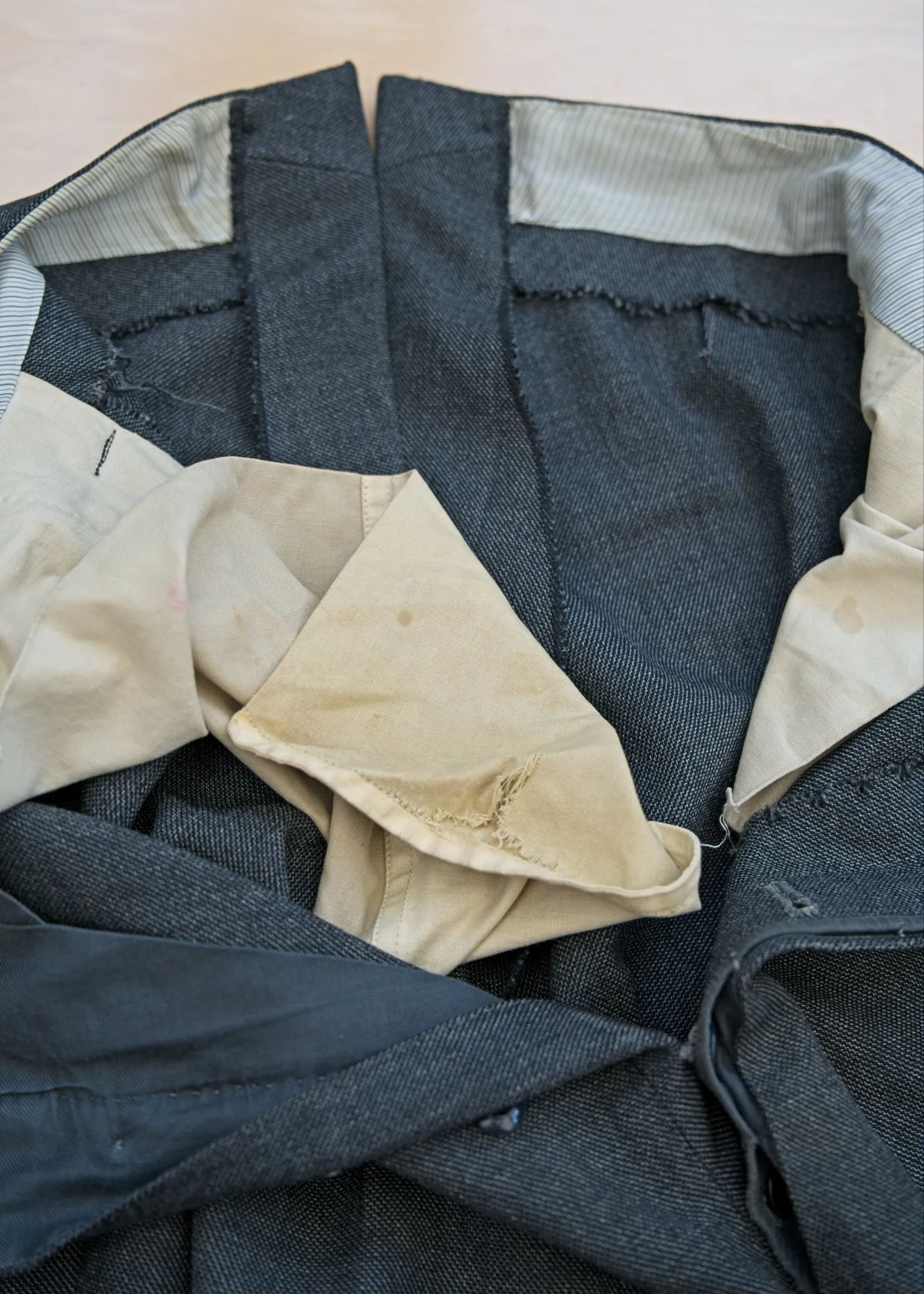 Vintage 1950s Men's Vintage Charcoal 3 Piece Suit 40”L
