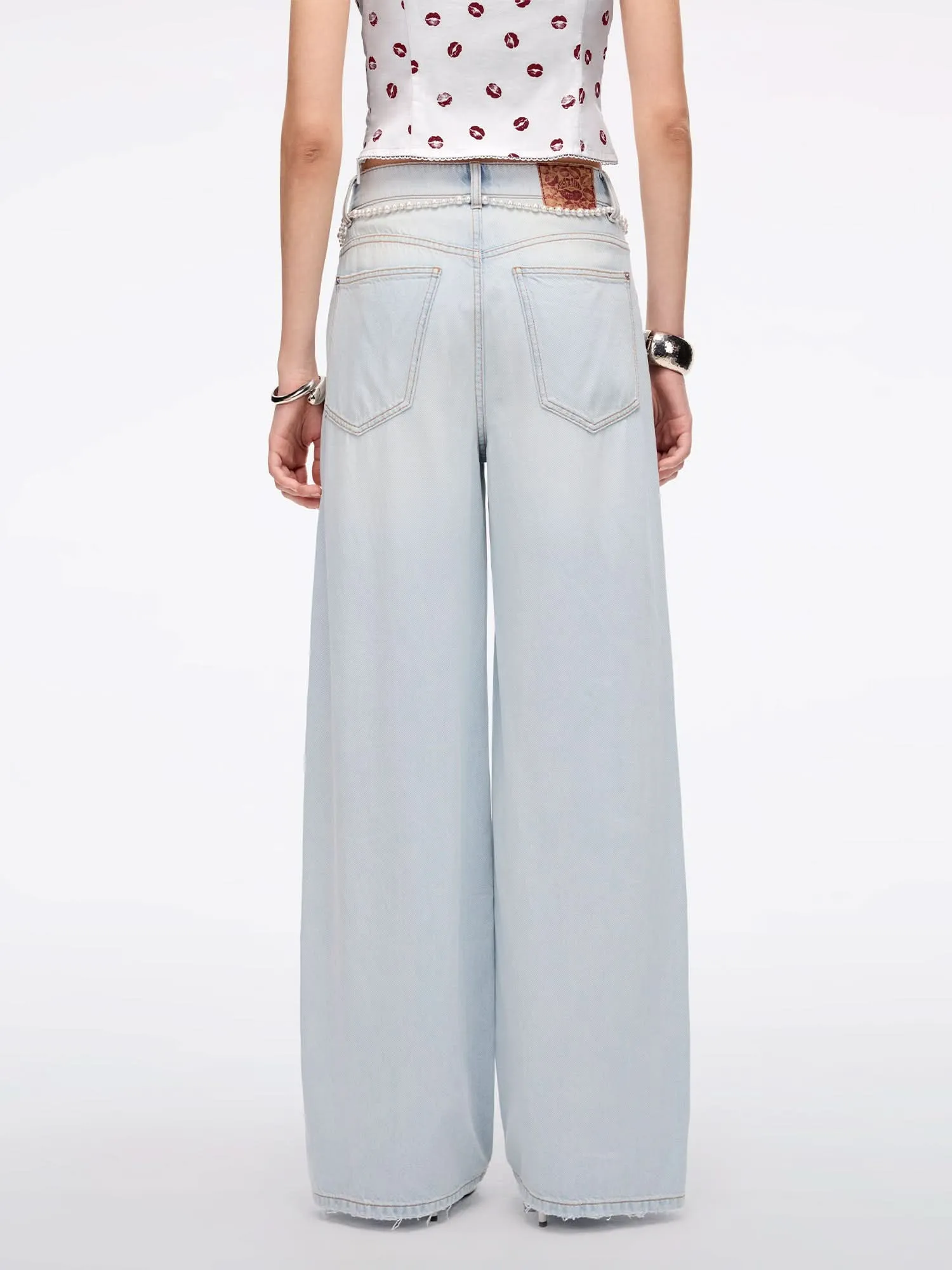 Wide-Leg Jeans with Waist Chain