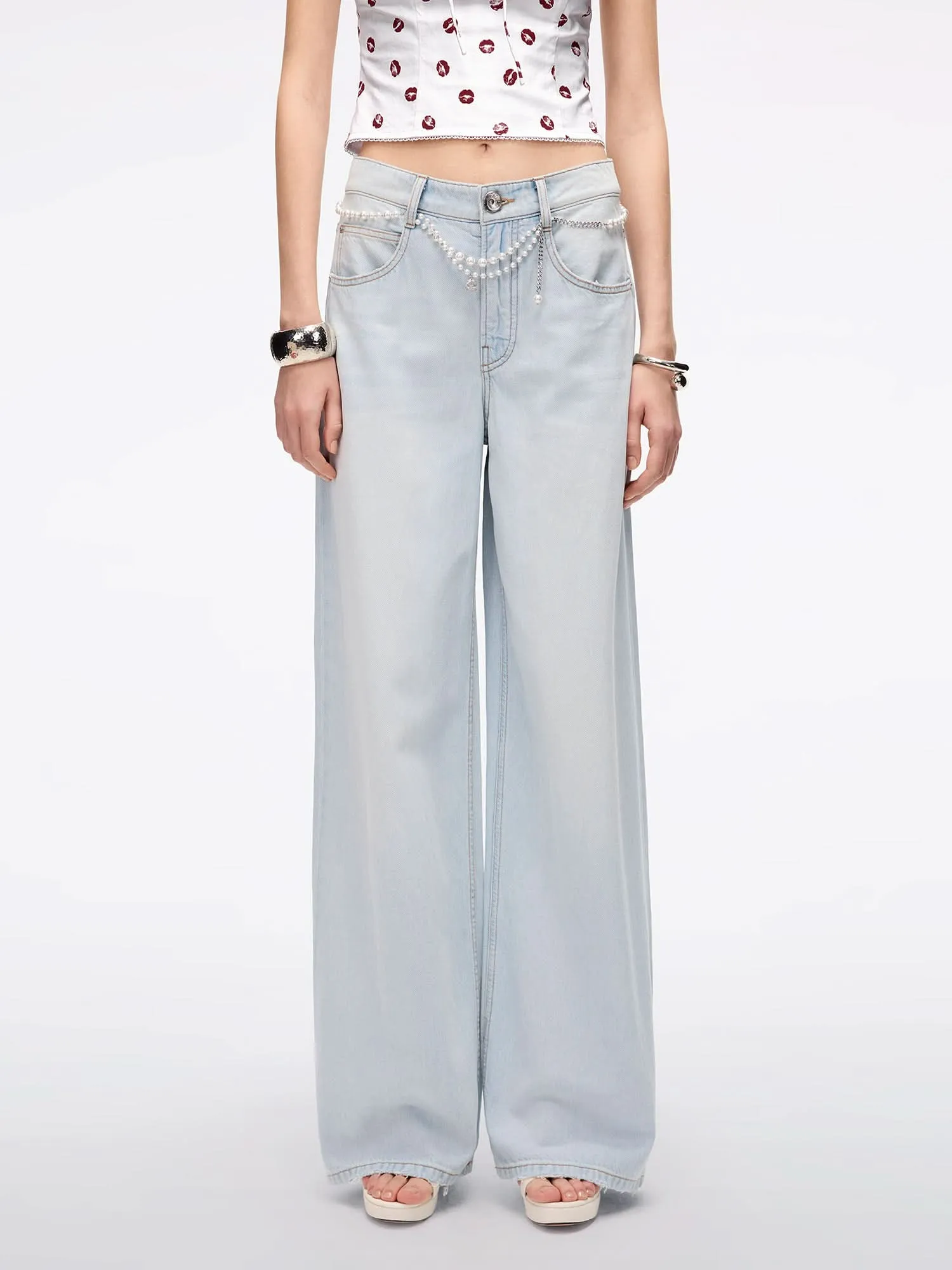 Wide-Leg Jeans with Waist Chain
